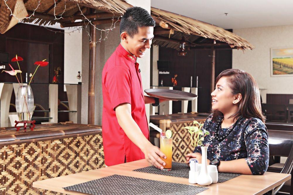 Luxury Malioboro Hotel Джокякарта Екстериор снимка