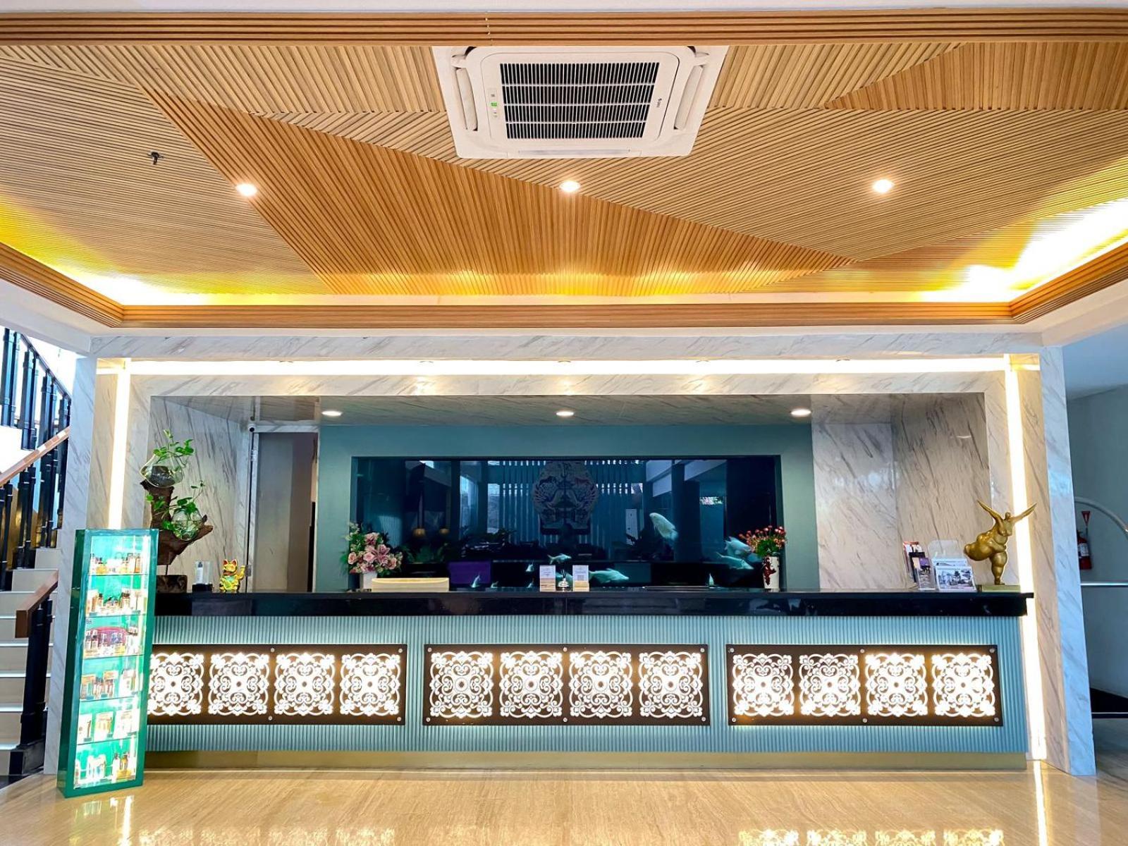 Luxury Malioboro Hotel Джокякарта Екстериор снимка