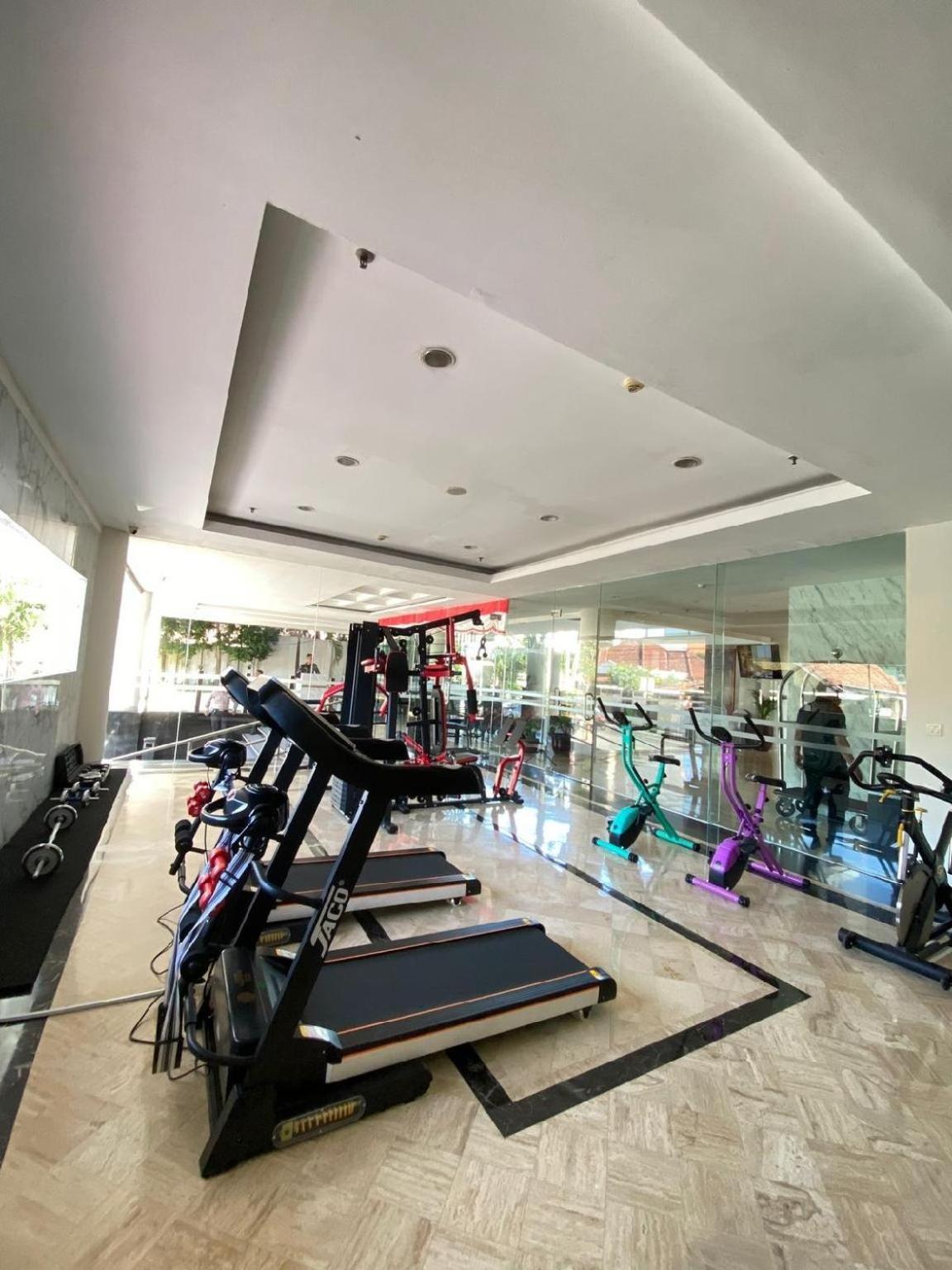 Luxury Malioboro Hotel Джокякарта Екстериор снимка