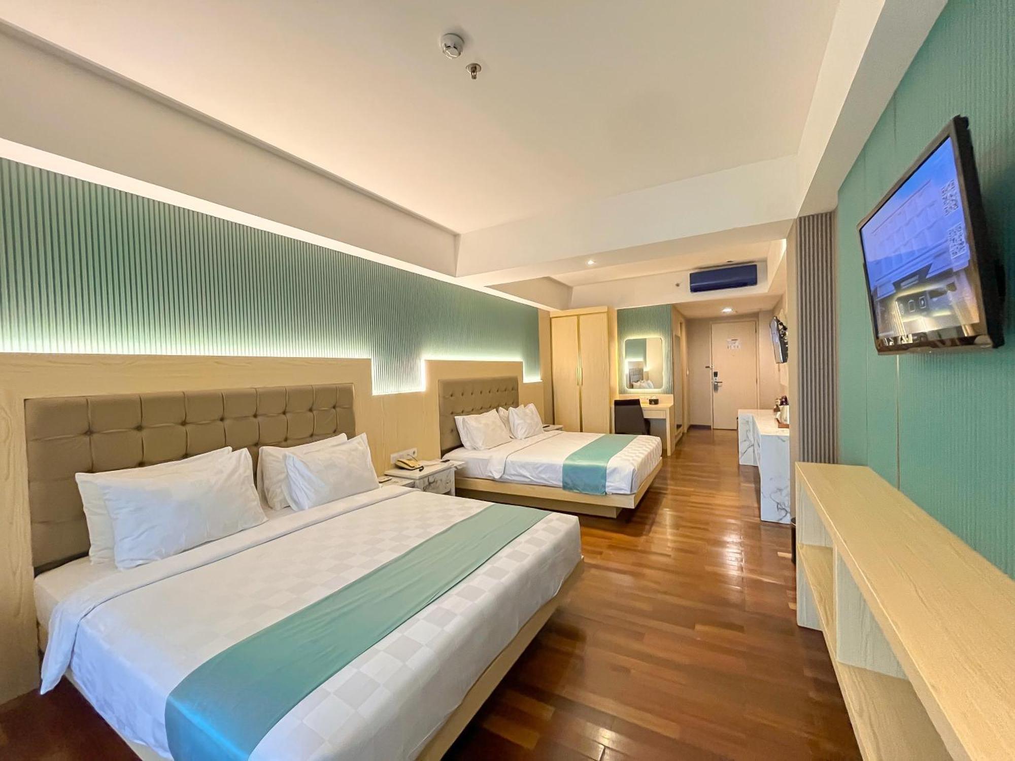 Luxury Malioboro Hotel Джокякарта Екстериор снимка