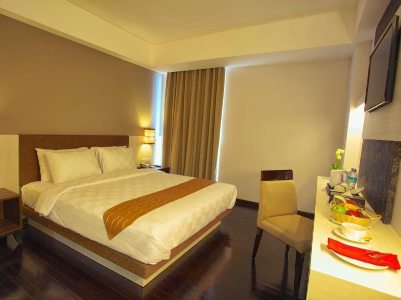 Luxury Malioboro Hotel Джокякарта Екстериор снимка