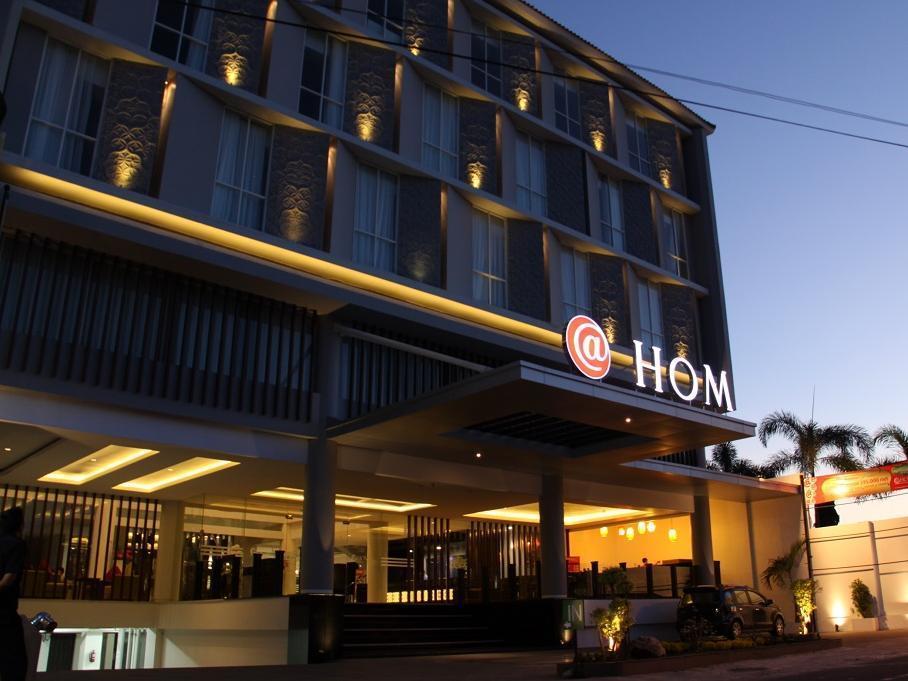 Luxury Malioboro Hotel Джокякарта Екстериор снимка