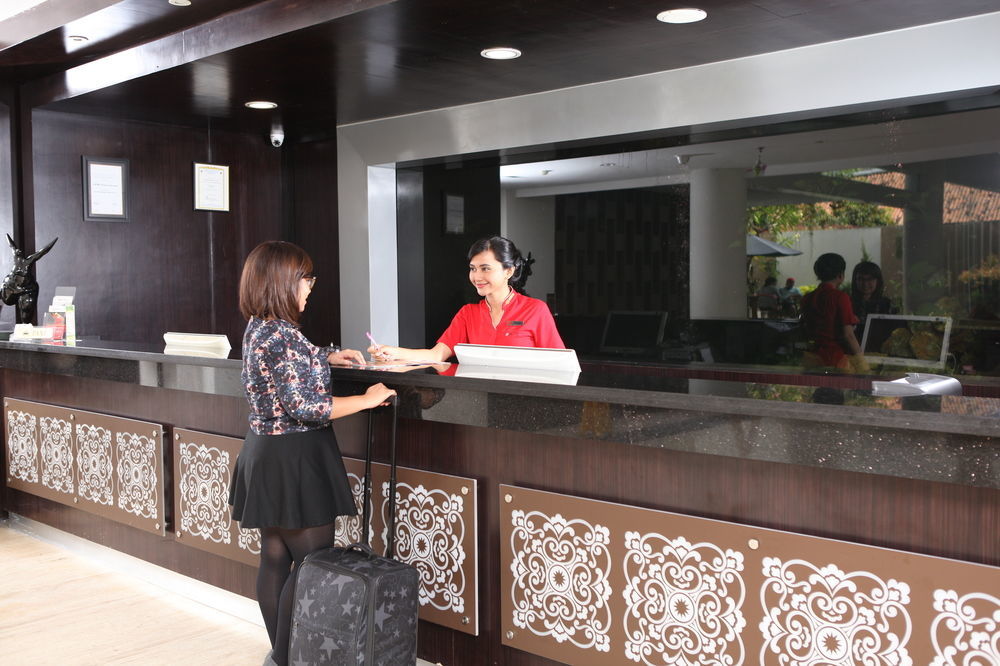 Luxury Malioboro Hotel Джокякарта Екстериор снимка