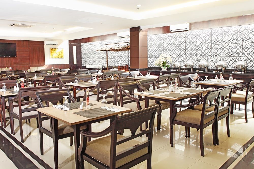 Luxury Malioboro Hotel Джокякарта Екстериор снимка
