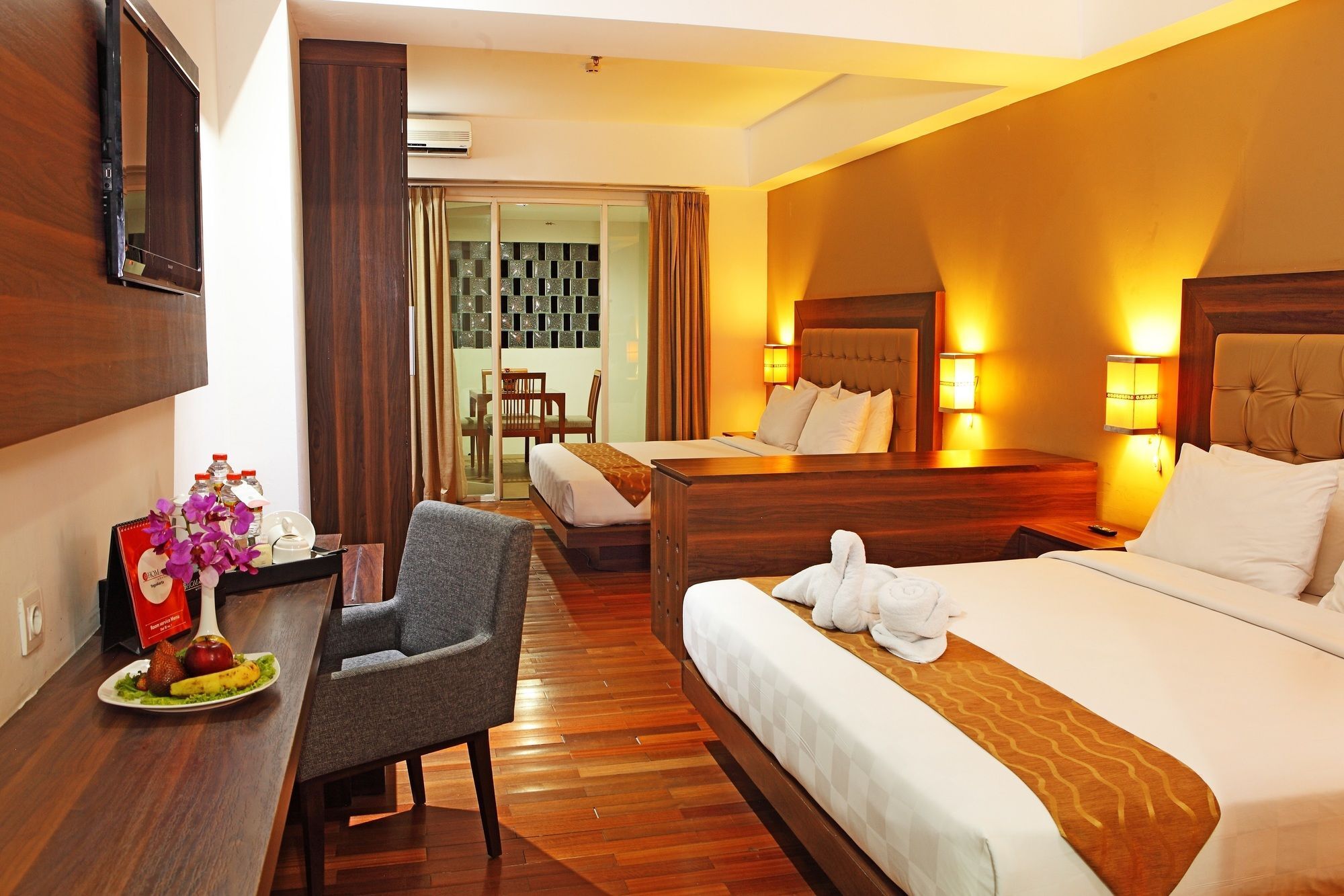 Luxury Malioboro Hotel Джокякарта Екстериор снимка