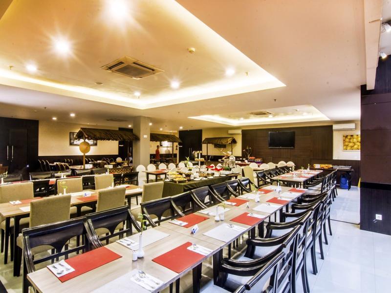 Luxury Malioboro Hotel Джокякарта Екстериор снимка