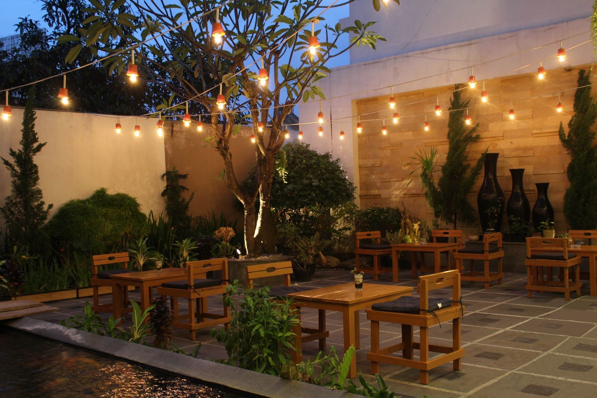 Luxury Malioboro Hotel Джокякарта Екстериор снимка